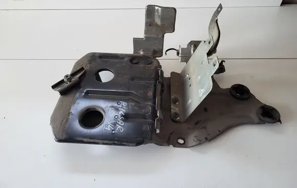 Nissan Pulsar Battery bracket 