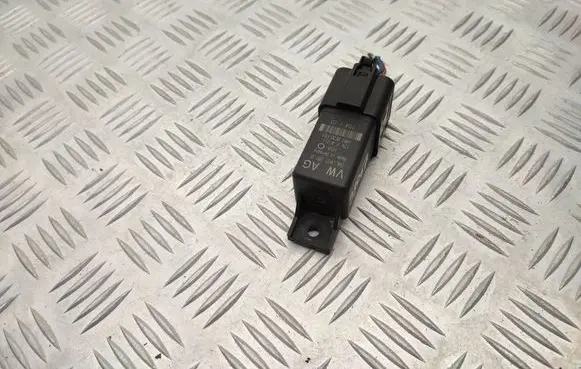 Volkswagen Crafter Glow plug pre-heat relay 04L907281B