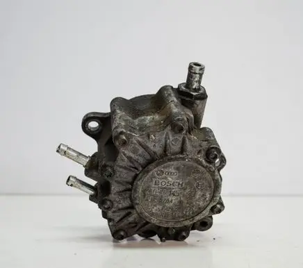 Volkswagen Golf V Vacuum pump 03G145209