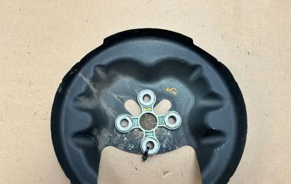 Opel Mokka B Rear brake disc plate dust cover 9825073280