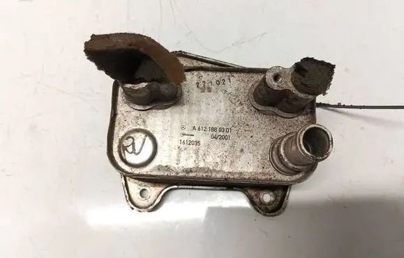 Mercedes-Benz C W203 Engine oil radiator A6121880301