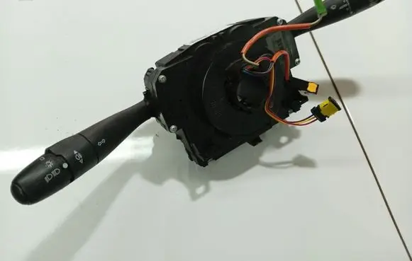 Wiper turn signal indicator stalk/switch