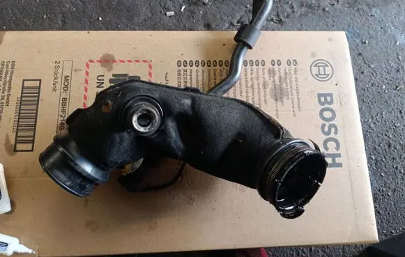 Maserati Ghibli Turbo air intake inlet pipe/hose 670009615 670030057