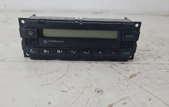 Volkswagen PASSAT B5.5 Climate control unit