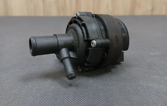 Mercedes-Benz E A207 Water pump 2048350264 A2048350264