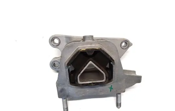 Peugeot 208 Engine mount bracket 9826533880