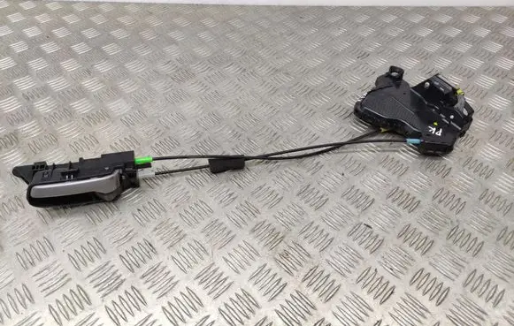 Suzuki Grand Vitara II Front door lock