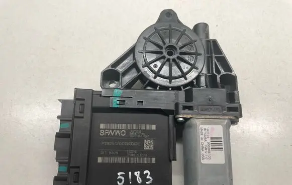 Volvo XC60 Front door window regulator motor 31674756