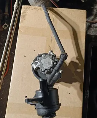 Mercedes-Benz E W211 Power steering pump A6112300115 A2034600083