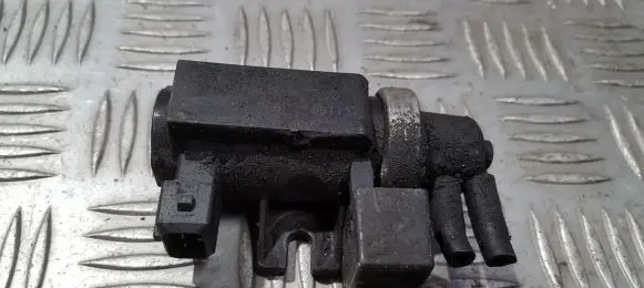BMW 5 E60 E61 Turbo solenoid valve 72279600 7.22796.00