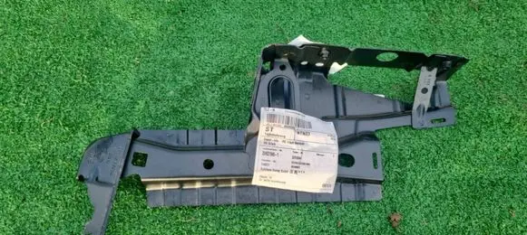 Ford Kuga II Fender mounting bracket DV4416B045AE 2215344 K261C3619