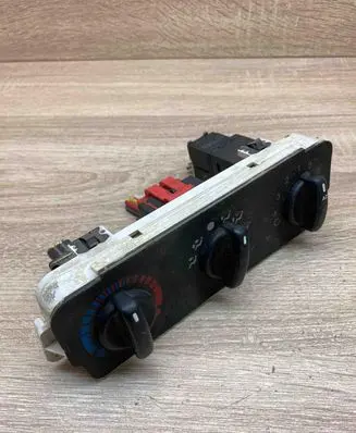 Ford Mondeo MK I Climate control unit 93BW18D451A