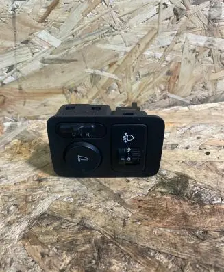 Honda CR-V Headlight level height control switch M31062
