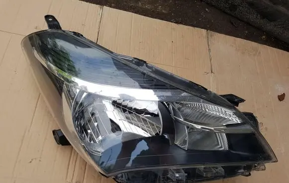 Toyota Avensis T270 Headlight/headlamp