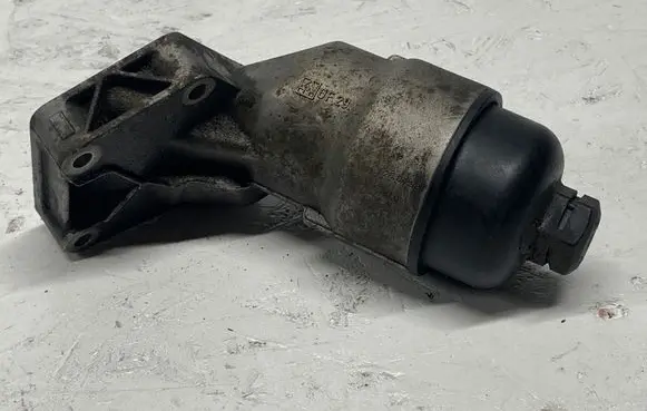 Mercedes-Benz A W168 Oil filter cover A1661800310