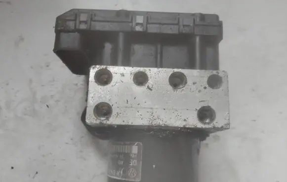 Volkswagen Golf IV ABS Pump 1J0907379P 1J0614117D