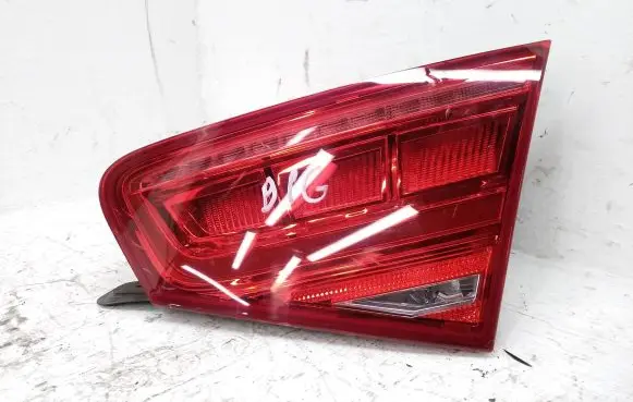 Audi A8 S8 D4 4H Tailgate rear/tail lights 4H0945094