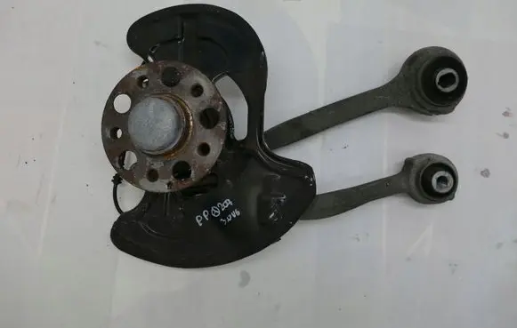 Mercedes-Benz E C207 W207 Front wheel hub