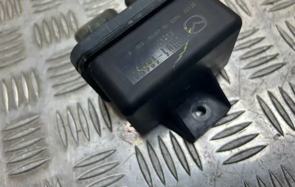 Mazda 6 Glow plug pre-heat relay SH0118650 K4243