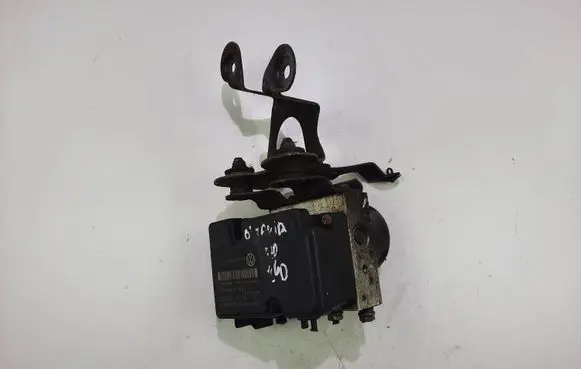 Skoda Octavia Mk2 (1Z) ABS Pump 1K0907379AK