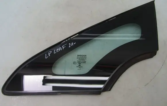 Nissan Leaf II (ZE1) Front triangle window/glass 