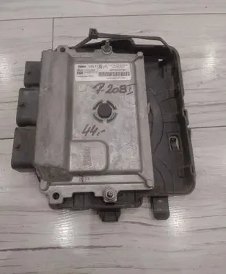 Peugeot 208 I Engine control unit/module ECU 9805895780