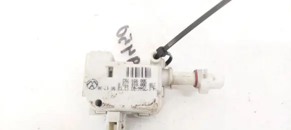 Volkswagen PASSAT B5 Central locking motor 3B0810773A 3B0959782