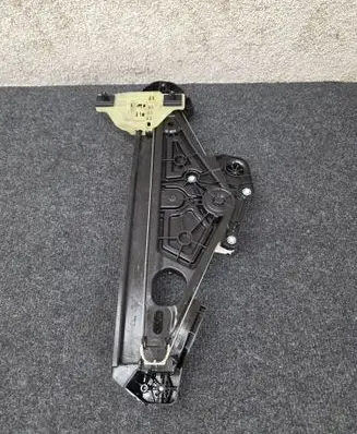 Regulador de puerta trasera con motor