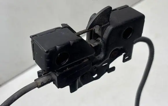 Seat Leon (5F) Engine bonnet/hood lock/catch 5F0823509C