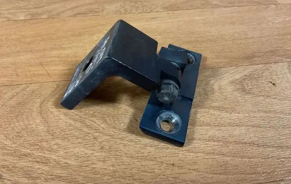 BMW 5 E60 E61 Front door upper hinge 7068074 0903