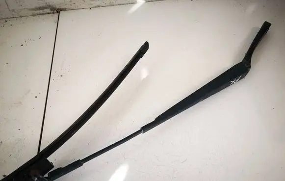 Front wiper blade arm