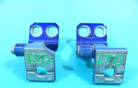 Rear door hinge set