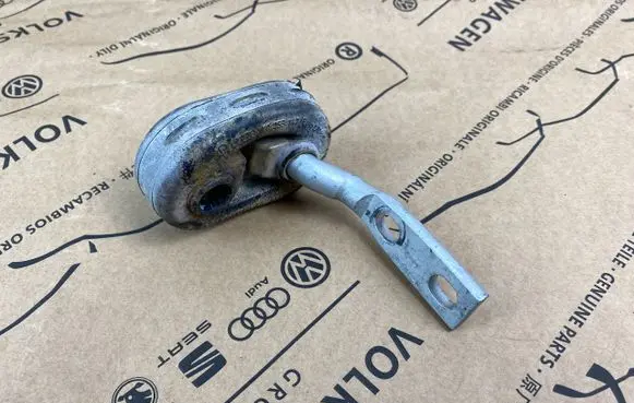 Audi A4 S4 B8 8K Muffler mount bracket/holder 8K0253144A