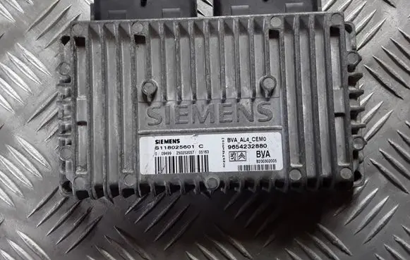 Citroen C4 I Gearbox control unit/module S118025601C 9654232880 8200302005