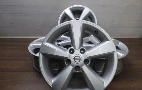 Nissan Qashqai R17 alloy rim 