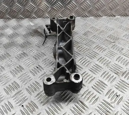 Peugeot 308 Engine mounting bracket 9655923080