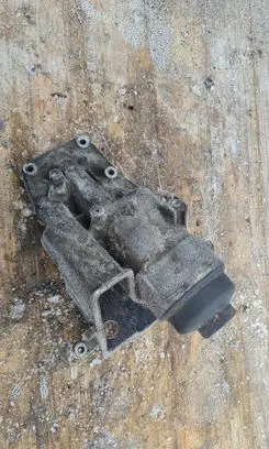 Volvo S40 Oil filter mounting bracket