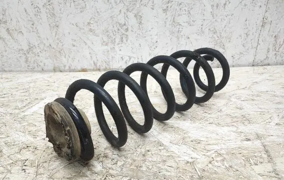 Volkswagen Golf IV Rear coil spring
