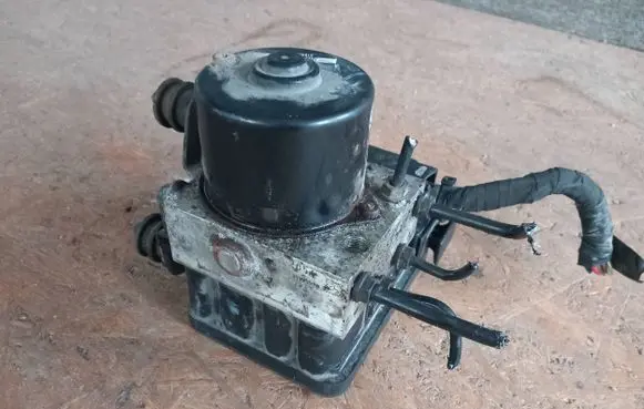 Volkswagen Touran I ABS Pump 1K0907379AC 00005305H0 10096003593