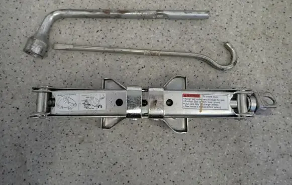 Suzuki Alto Spare wheel mounting bracket 