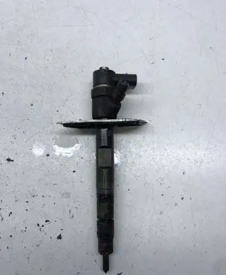 Audi A8 S8 D3 4E Fuel injector 057130277M 0445110158