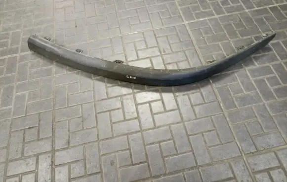 Front bumper splitter molding