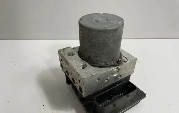 BMW 5 E60 E61 ABS Pump 6775732 6775730