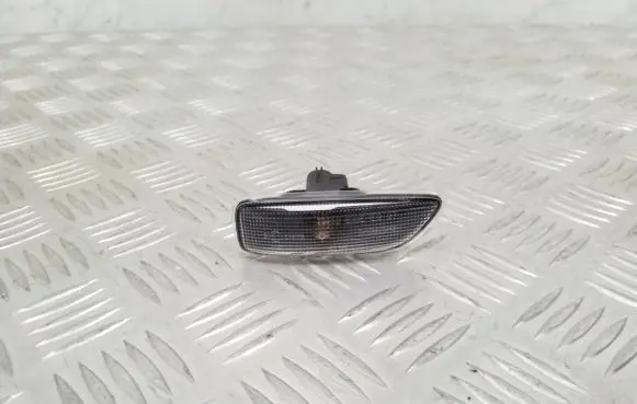 Volvo V70 Front fender indicator light 30722642