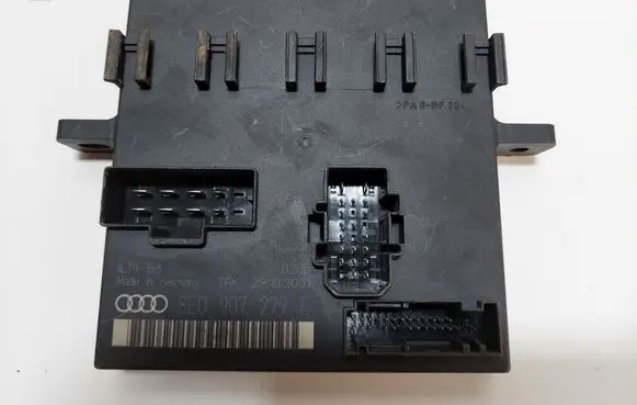 Audi A4 S4 B6 8E 8H Comfort/convenience module 8E0907279E