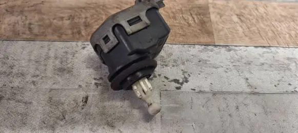 Headlight level adjustment motor