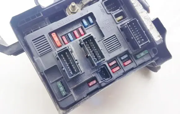 Peugeot 206 Fuse box set 9645040480 9643498980