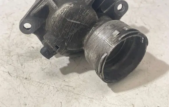 Thermostat/thermostat housing