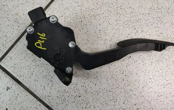 Subaru Legacy Accelerator throttle pedal 36010AL091