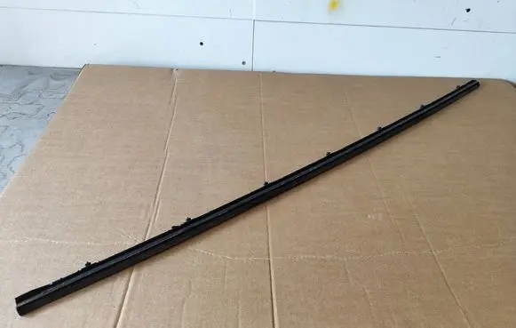 Mercedes-Benz GLE W167 Front door glass trim molding A1676981000